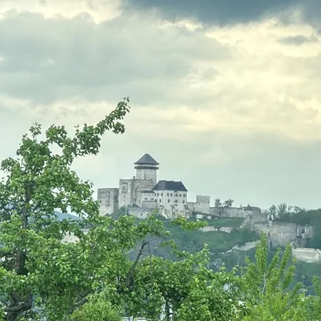 Apartmán Royal Castle View -free Private Parking *